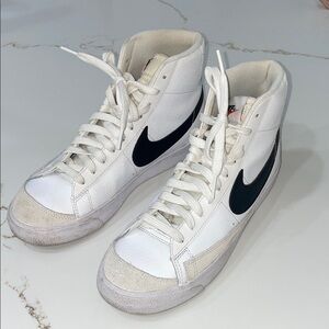 Nike Blazer Mid 77 Vintage White Black 7 youth or Women's 8.5